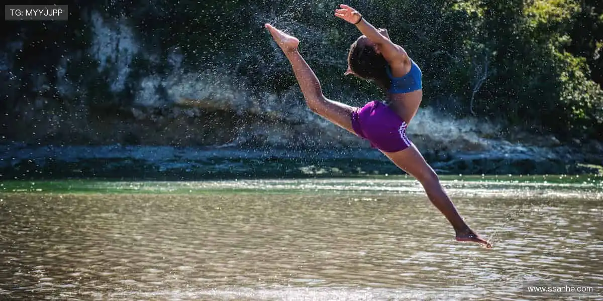 ⚽️ 绿茵激战，等你来见证奇迹！